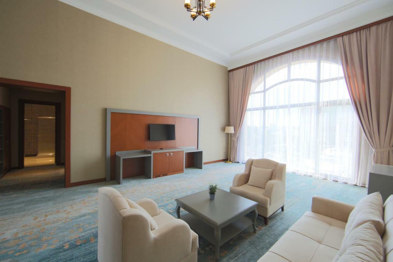 Saat Meydani Nakhchivan Luaran gambar